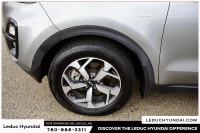 2021 Kia Sportage LX Experience the Kia Sportage LX with only 80424 km on the odometer. Finished in... (image 8)