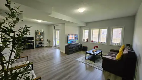 Walk out Apartment in west Brampton, close to Mississauga and Queens. Big Living room, Dining room a...
