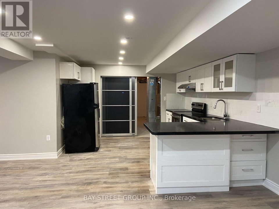 LOWER - 8223 MARCON STREET Niagara Falls (Ascot), Ontario 2