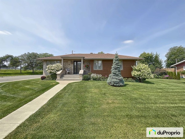 $699,000 - Bungalow for sale in Trois-Rivières (Trois-Rivières) — photo 1