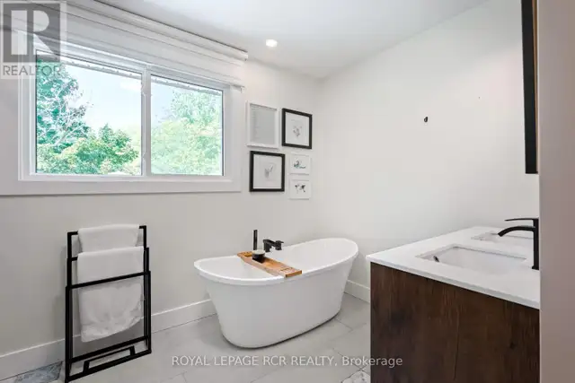 2534 SUNNIDALE ROAD Springwater, Ontario in Houses for Sale in Barrie - Image 25