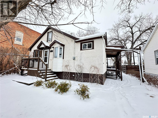109 5th STREET Weyburn, Saskatchewan in Houses for Sale in Regina