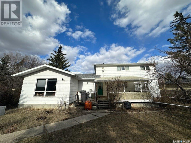 12 Overlord CRESCENT Kindersley, Saskatchewan in Houses for Sale in Saskatoon - Image 2