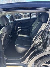 2022 KIA SPORTAGE (image 9)
