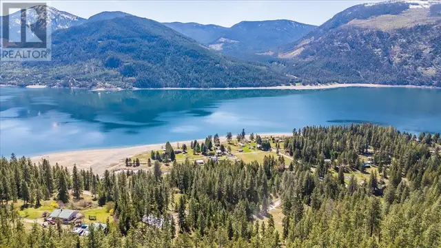 7465 Broadwater Road Castlegar, British Columbia in Houses for Sale in Nelson - Image 7