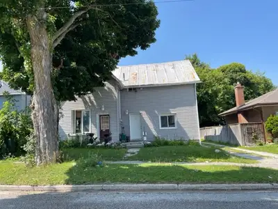Orillia, ground level 1 bedroom unit, with no carpeting