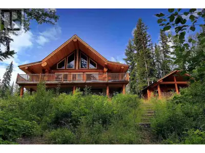 Stunning PIONEER log home on the lake! Enjoy 10.15 sunny acres w/ southern exposure thru the day. Bu...