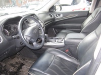 FINISHED IN PEARL WHITE WITH BLACK LEATHER INTERIOR. 7 PASSENGER. ALLOY WHEELS, SUNROOF, HEATED SEAT... (image 6)