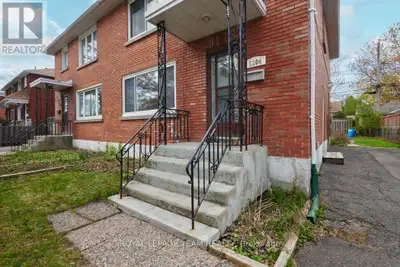 Welcome to this 2-storey semi-detached home offering comfortable living in a convenient Ottawa locat...