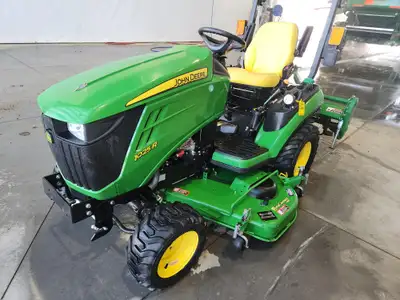 197hrs, 1025R Sub-Compact Utility Tractor (18 PTO hp) Hydrostatic, Open Operator's Station, 26x12-12...