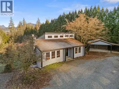 Lots of opportunity on this private useable 1.5 acre property! Gorgeous Golden Ears Mountain views!...