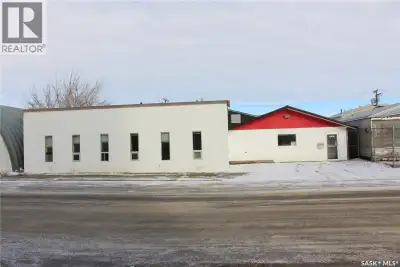 Great opportunity to secure a versatile building in a prime central location. This expansive M1-zone...