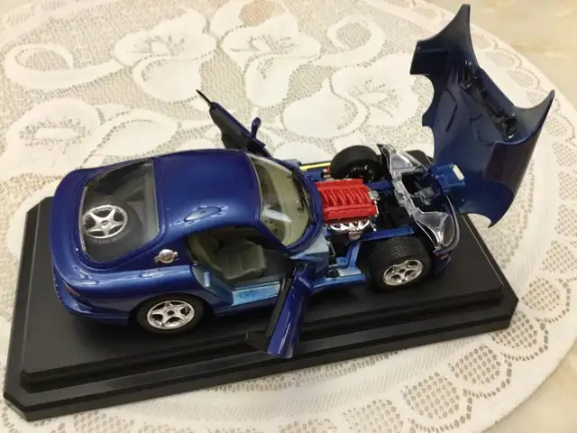 Burago 1996 Dodge Viper GTS Coupe Diecast. 1:24 scale. Mint. $3563871132403329122