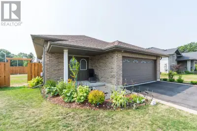 This 6 year old, 4 bedroom, 2 bathroom home in one of Belleville's most sought after east end neighb...