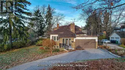 28 FOREST AVENUE Mississauga (Port Credit), Ontario