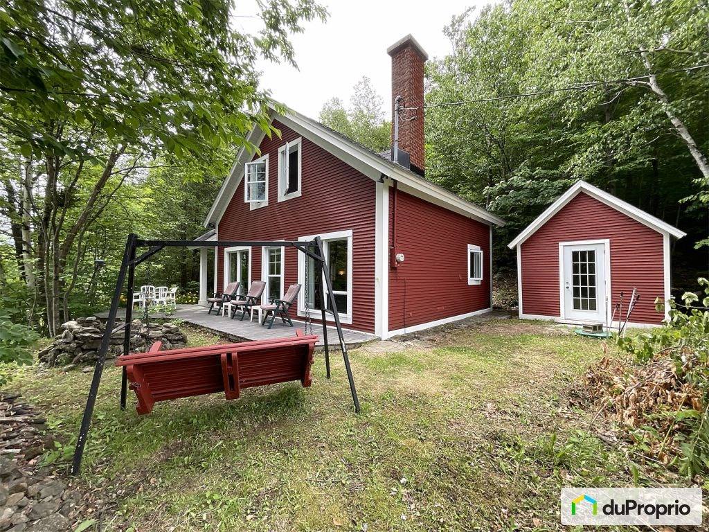 $685,000 - Cottage for sale in Sutton — photo 1