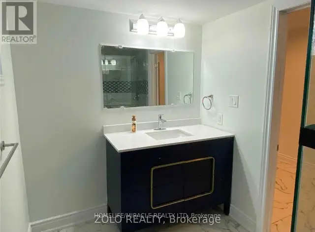 236B RENFORTH DRIVE Toronto (Markland Wood), Ontario in Long Term Rentals in Mississauga / Peel Region - Image 5