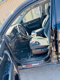 2012 Kia Sorento LX Year: 2016 Make: Kia Model: Sorento LX Mileage 247,287 Km Transmission: Automati... (image 4)