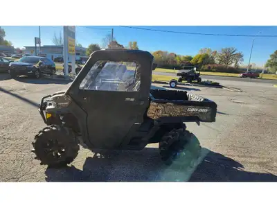 2022 Can-Am SSV DEFENDER XMR HD10 CA 22 2022 CAN AM DEFENDER XMR CAMO. 2293 KM, STEREO, ROOF, WINDSH...