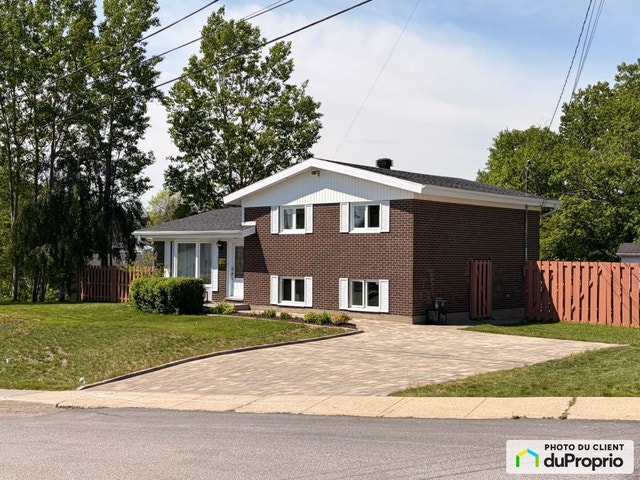 $379,000 - Split Level for sale in Baie-Comeau — photo 1