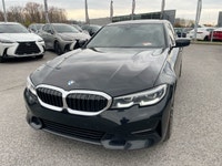 Le modèle 2020 de la BMW 3 Series dans la configuration 330i xDrive est équipé d’un moteur 4 cylindr... (image 7)