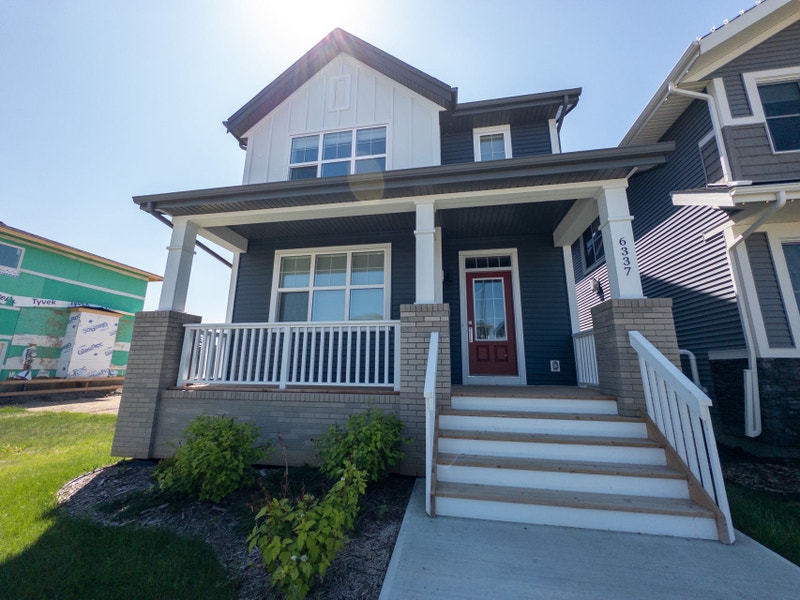 New 4+1 Bed 3.5 Bath single house w/ Garage Suite in Griesbach Long