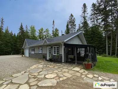 Accessible à l'année. Maison à vendre dans la Zec Lavigne à St-Côme, riverain du lac Bruneau. Pourra...