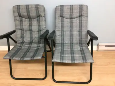 2  Belles chaises pliantes rembourrées, View more