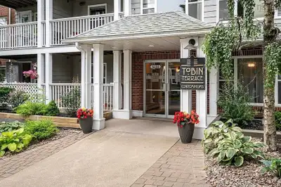 Stylishly furnished one-bedroom condo in the most convenient South End Halifax location! Walking dis...