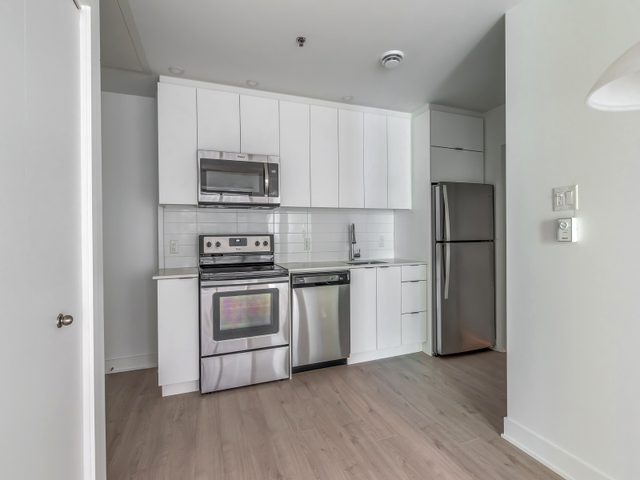 3.5 condo appartement a louer Quartier des spectacles-Myriade in Long Term Rentals in City of Montréal - Image 5