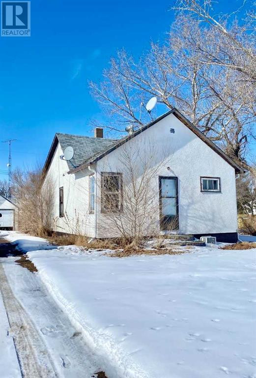 112 3 Street Hayter, Alberta in Houses for Sale in Red Deer