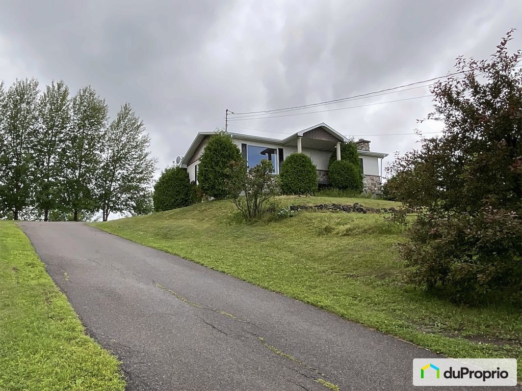 $275,000 - Bungalow for sale in Roberval — photo 1