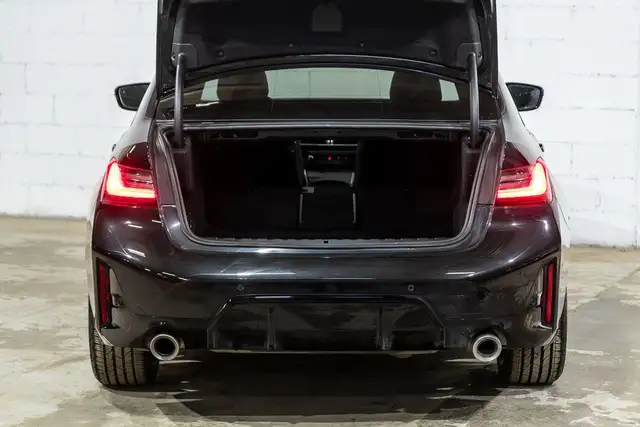 2023 BMW 3 Series 330i xDrive | M Sport | Accès confort in Cars & Trucks in City of Montréal - Image 9