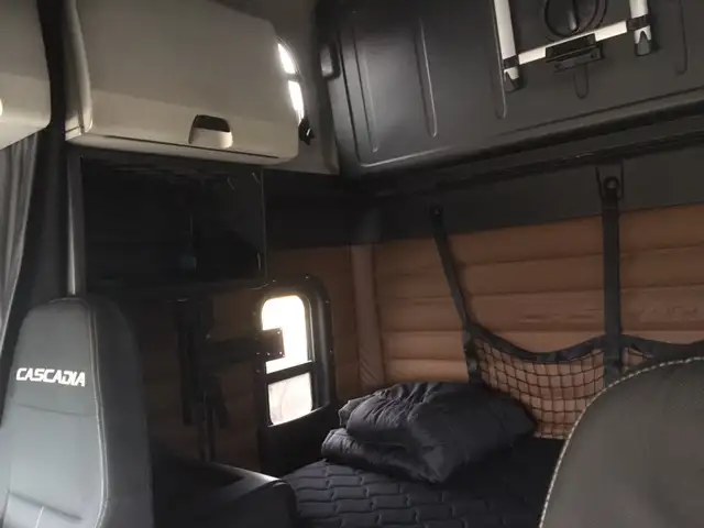 Moffett Package 2018 Freightliner Automatic Thruway Trailer +M55 in Other in Winnipeg - Image 6