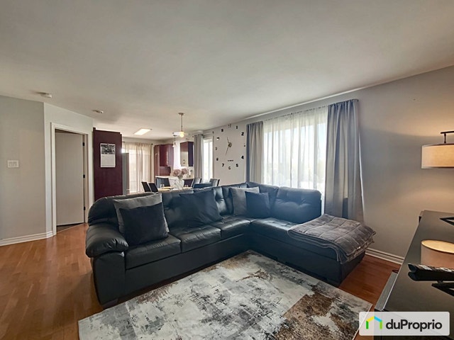 $1,049,000 - Triplex for sale in Chomedey — photo 2