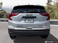Discover the impressive capability and everyday comfort of this 2021 GMC Terrain SLE, featuring inte... (image 3)