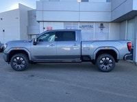 Take a look at this FULLY-LOADED Denali 3500 Heavy-Duty DURAMAX Diesel.... With every option includi... (image 2)