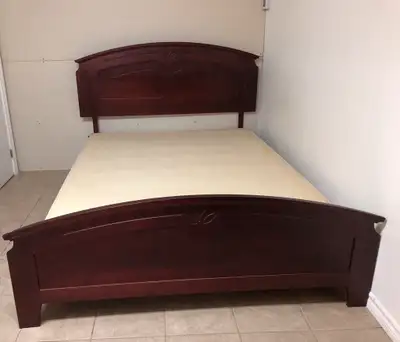 Ensemble de chambre comprenant un lit (sommier et matelas inclus), une armoire, 2 tables de chevets...