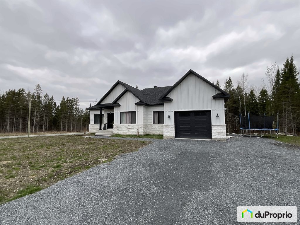 $775,000 - Bungalow for sale in St-Rene — photo 1