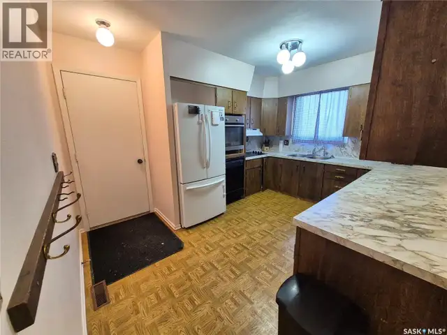 10 Yandeau CRESCENT Radville, Saskatchewan in Houses for Sale in Regina - Image 4