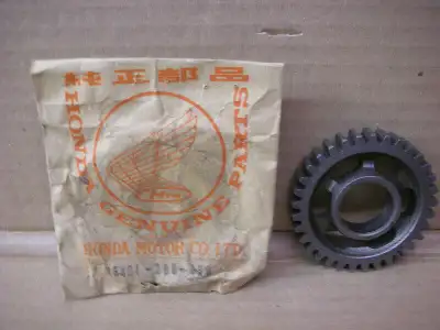 have Honda transmiision gear part # 23461-286-030 fits older hondas such as CB 350 K2-K4 CL 350 1970...