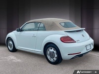 2018 Volkswagen Beetle Convertible La Volkswagen Beetle décapotable 2018 est une voiture emblématiqu... (image 2)
