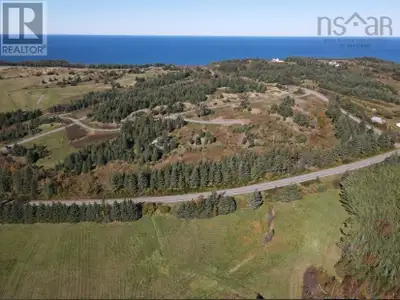 Ocean Views, Privacy & Room to Create Your Own Retreat Looking for space, privacy and a beautiful co...