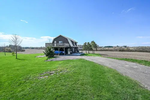 1 Bedroom apartment on secluded farm estate in east end of Brantford. We are looking for a mature in...