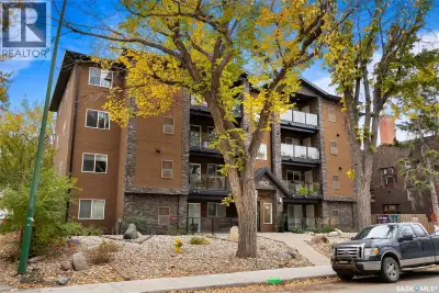 Welcome to this upscale 2 bedroom, 2 bath condo located in Cathedral! The condo is walking distance...