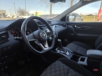 This 2023 Nissan Qashqai SV AWD features a 7-inch NissanConnect touchscreen with Apple CarPlay and A... (image 9)