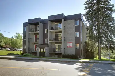 3 1/2 --- Carré Clémenceau (rue Clémenceau, boul. Saint-François et rue Kennedy Nord) Service Intern...