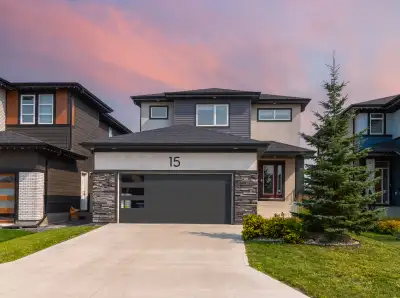 15 Orion Crescent, Winnipeg, MB Kensington show home. 2189 sqft 4 bdrm 3.5 bthrm two storey with ful...