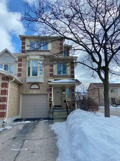 Lovely summer SUBLET (May-Aug) close to UG for co-op/summer student. Large bedroom with walkout to p...