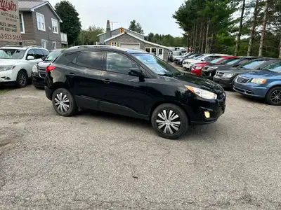 2013 Hyundai Tucson AWD Automatic transmission 192880 km Cold A/C, power windows, power locks, cruis...